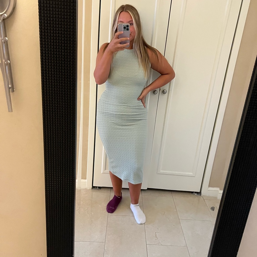 Elegant Mint Green Sleeveless Dress
